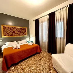 grimaldi-apartments.hotelinveneto.com/