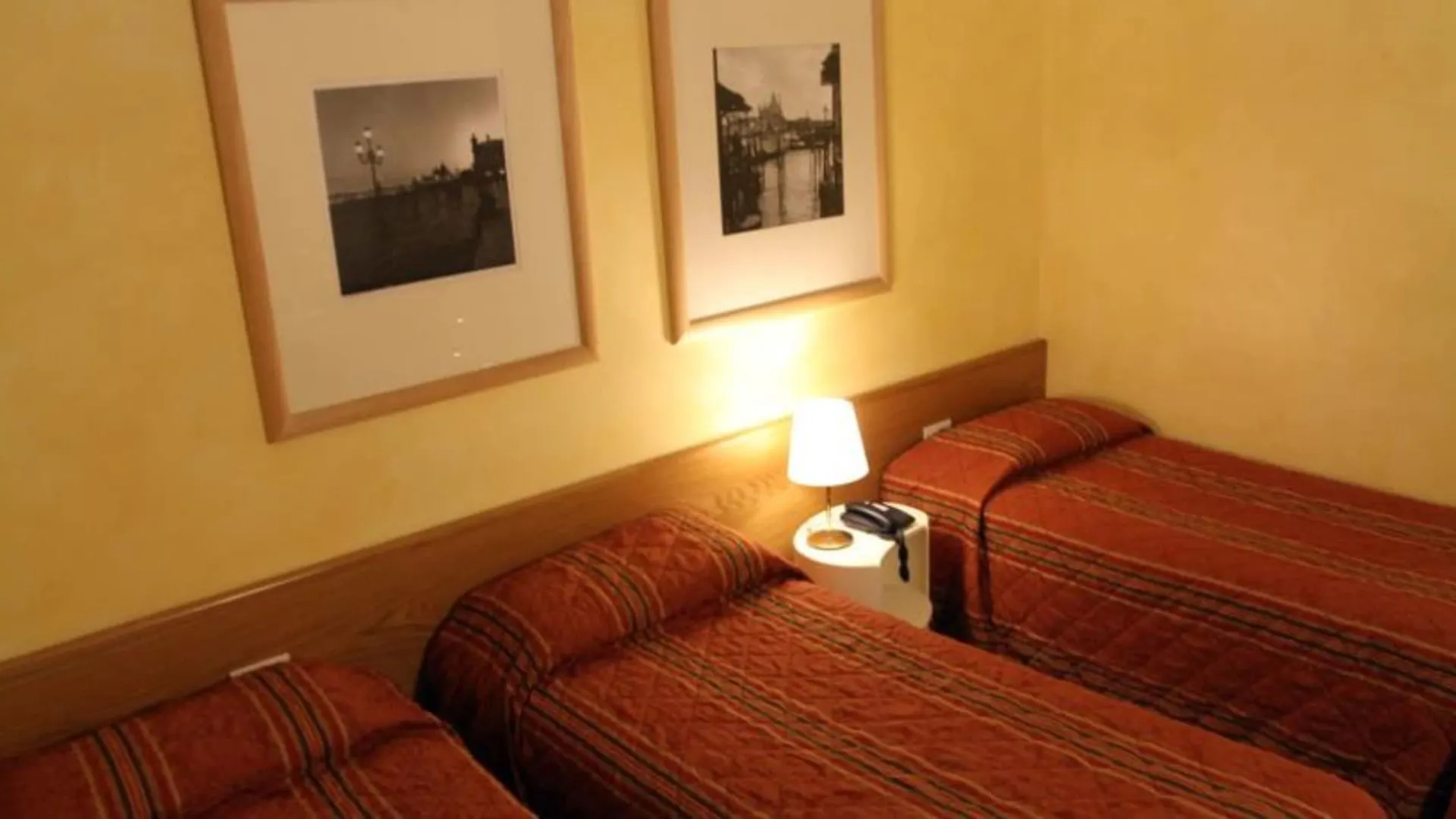 Club Hotel Milan 3*,  Italy
