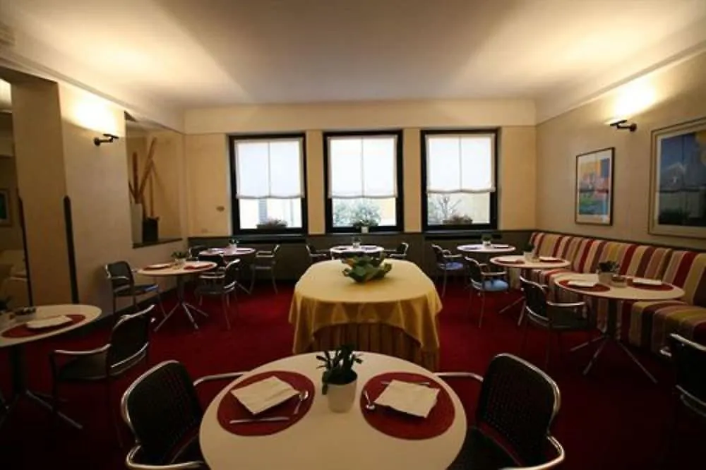 Club Hotel Milan 3*,