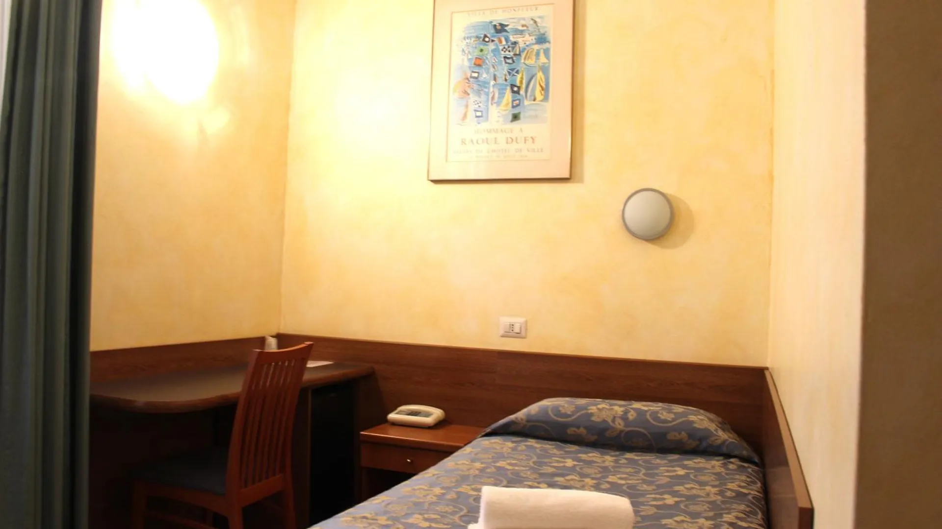 Club Hotel Milan 3*,  Italy