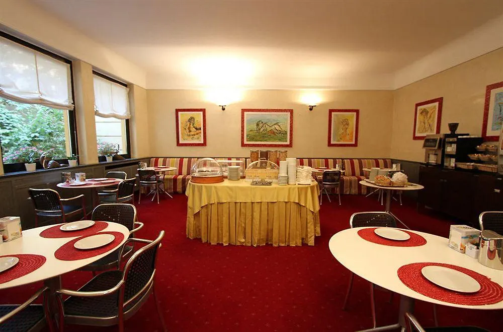 Club Hotel Milan 3*,